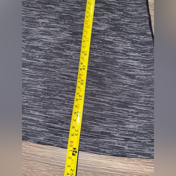 Lululemon Athletica Women's Black Racerback Tank Top Size 2 - Picture 9 of 9